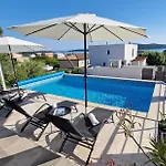 Pura Vida With Sea View Villa Pula